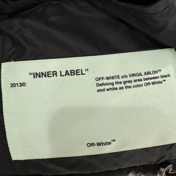 Off White
"Woman" Floral-Embroidery Ripstop Puffer Bomber Jacket - Picture 12 of 16